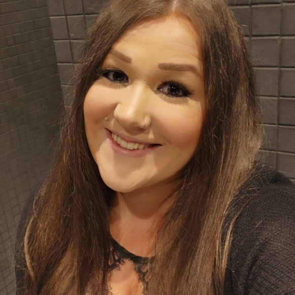 Meet your Posher, Alysha - Picture 2 of 2